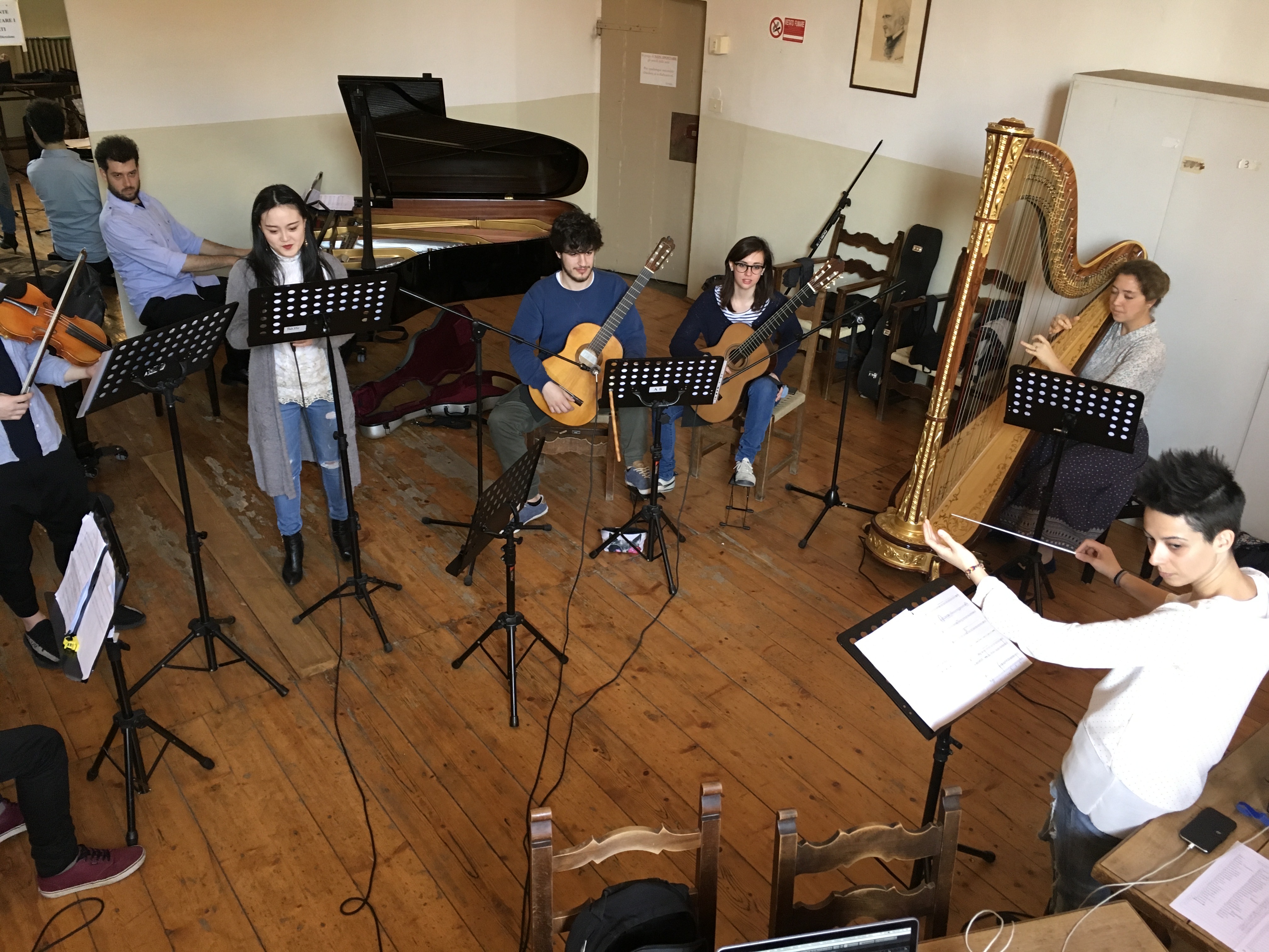 <i>Laboratori</i> <i>musica</i> <i>contemporanea</i>